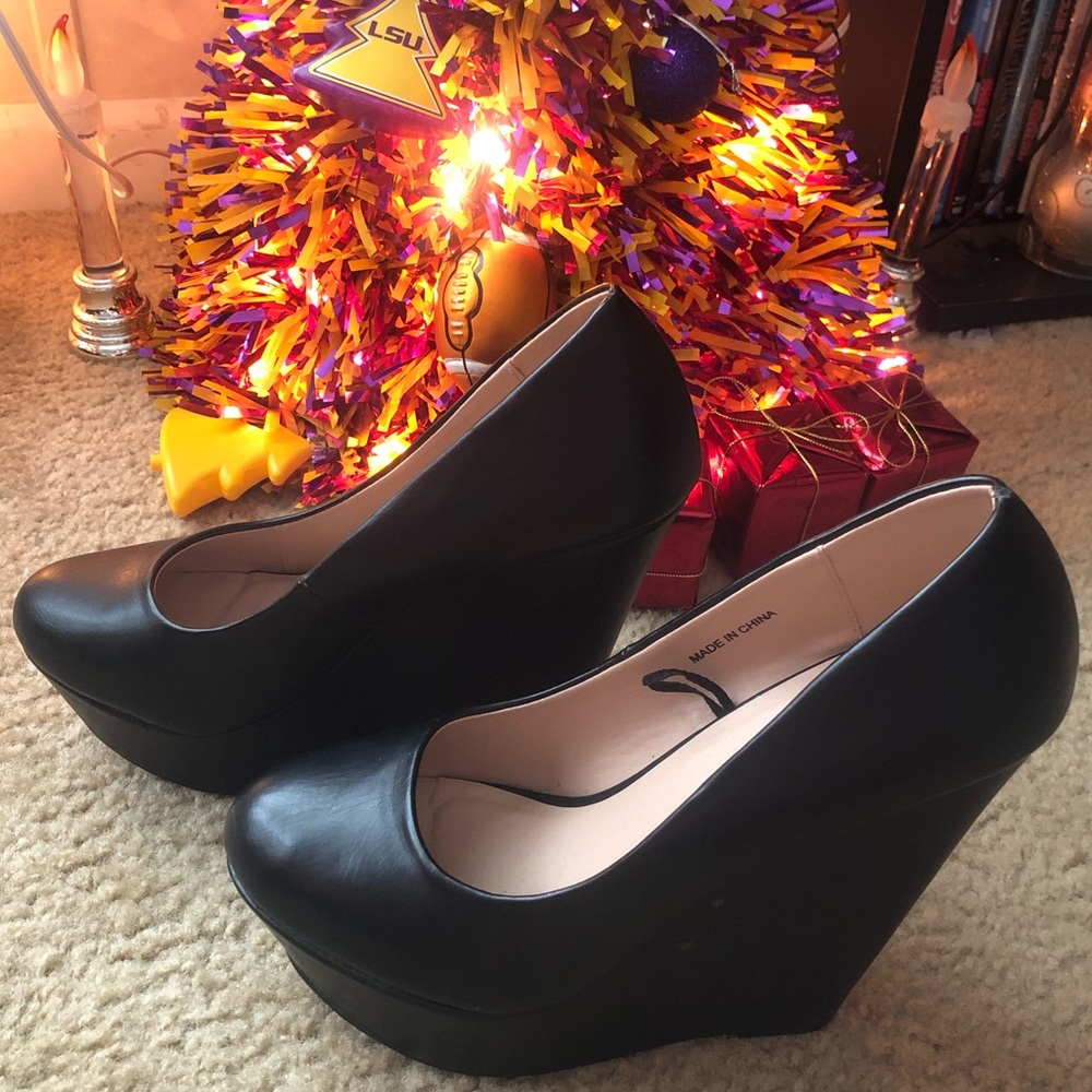 Women’s size 8.5 forever 21 wedges